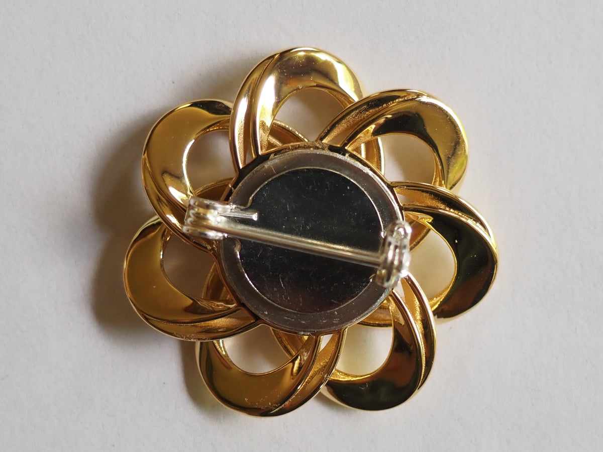 Anemone Brooch, Golden