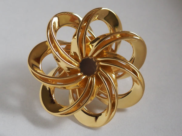 Anemone Brooch, Golden